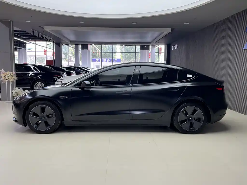 Tesla Model 3 — фото 3