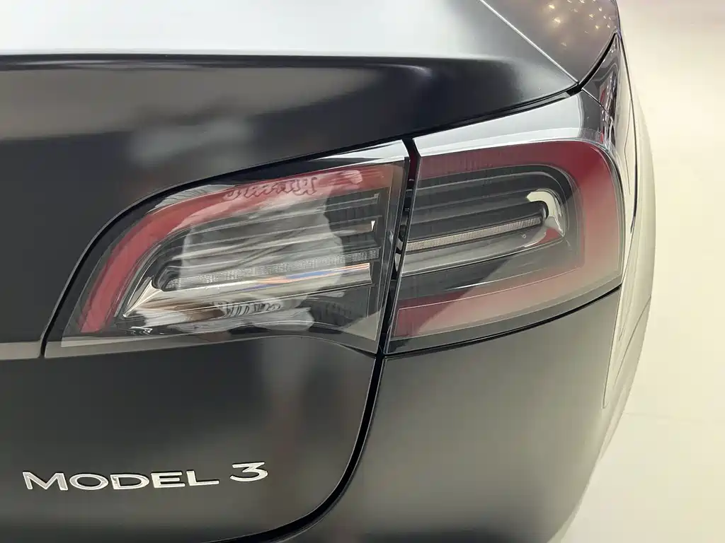 Tesla Model 3 — фото 8
