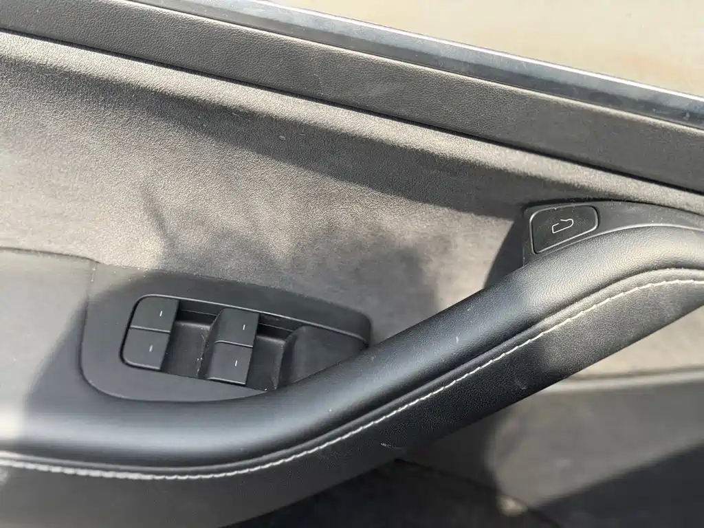 Tesla Model Y — фото 25