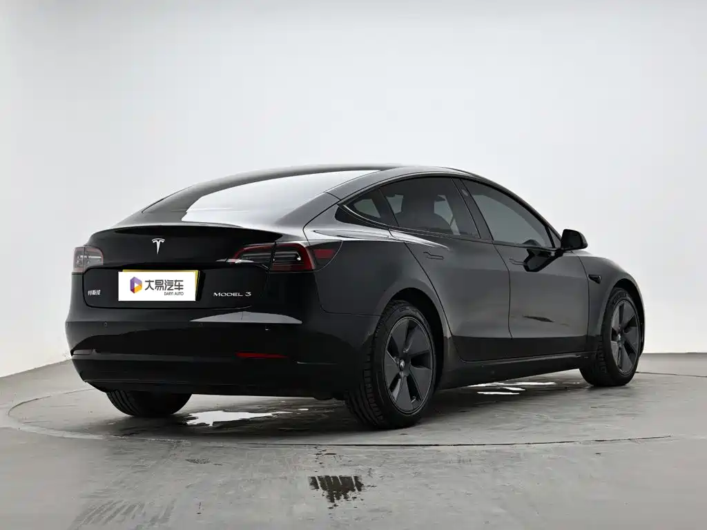 Tesla Model 3 — фото 3