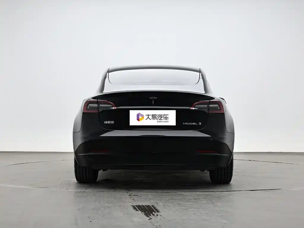 Tesla Model 3 — фото 4