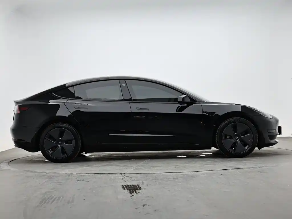 Tesla Model 3 — фото 5