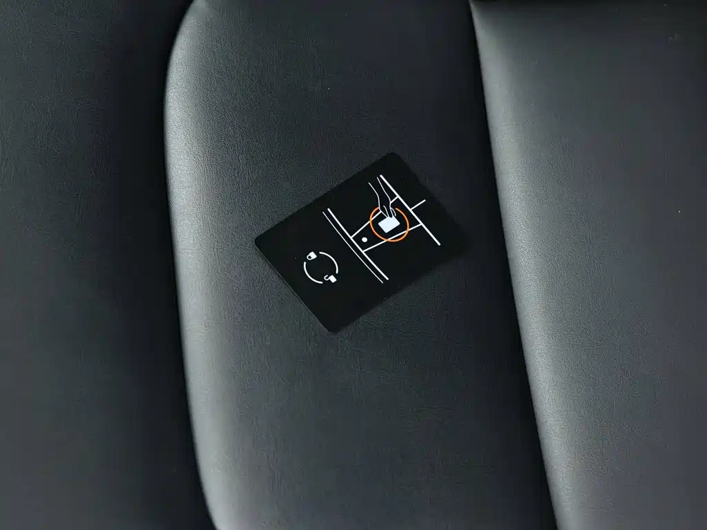 Tesla Model 3 — фото 7