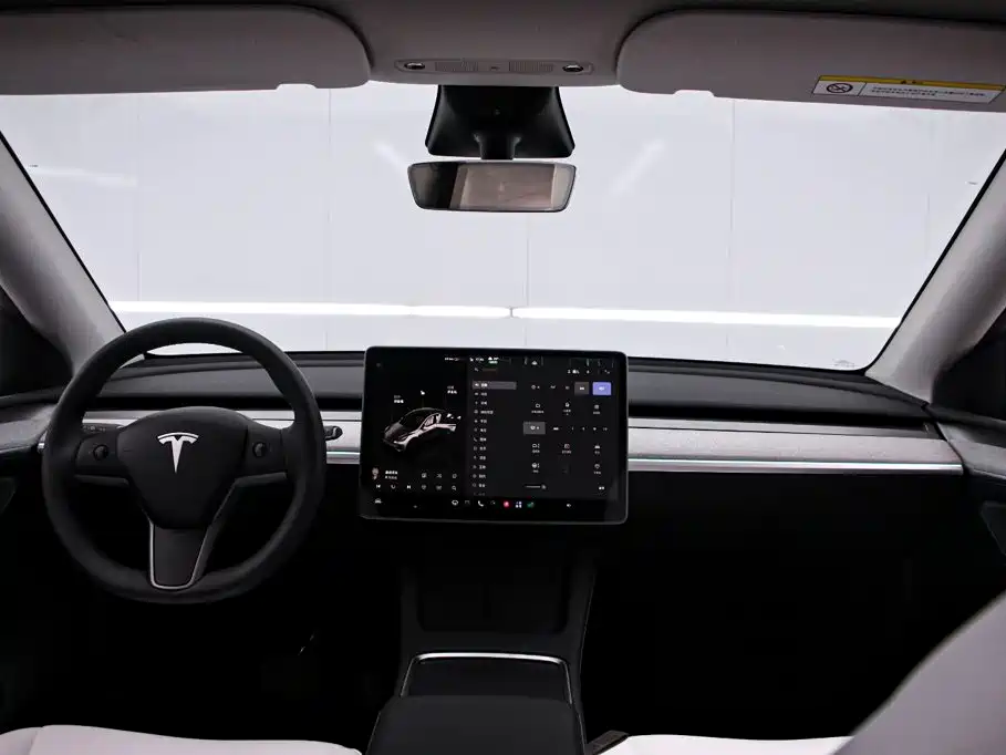 Tesla Model Y — фото 5