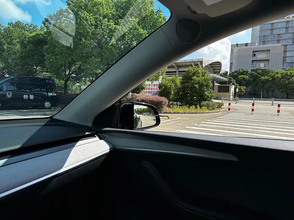 Tesla Model Y — фото 14