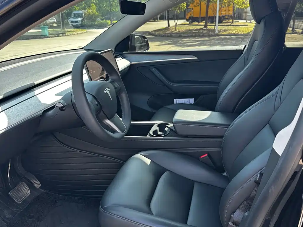 Tesla Model Y — фото 7