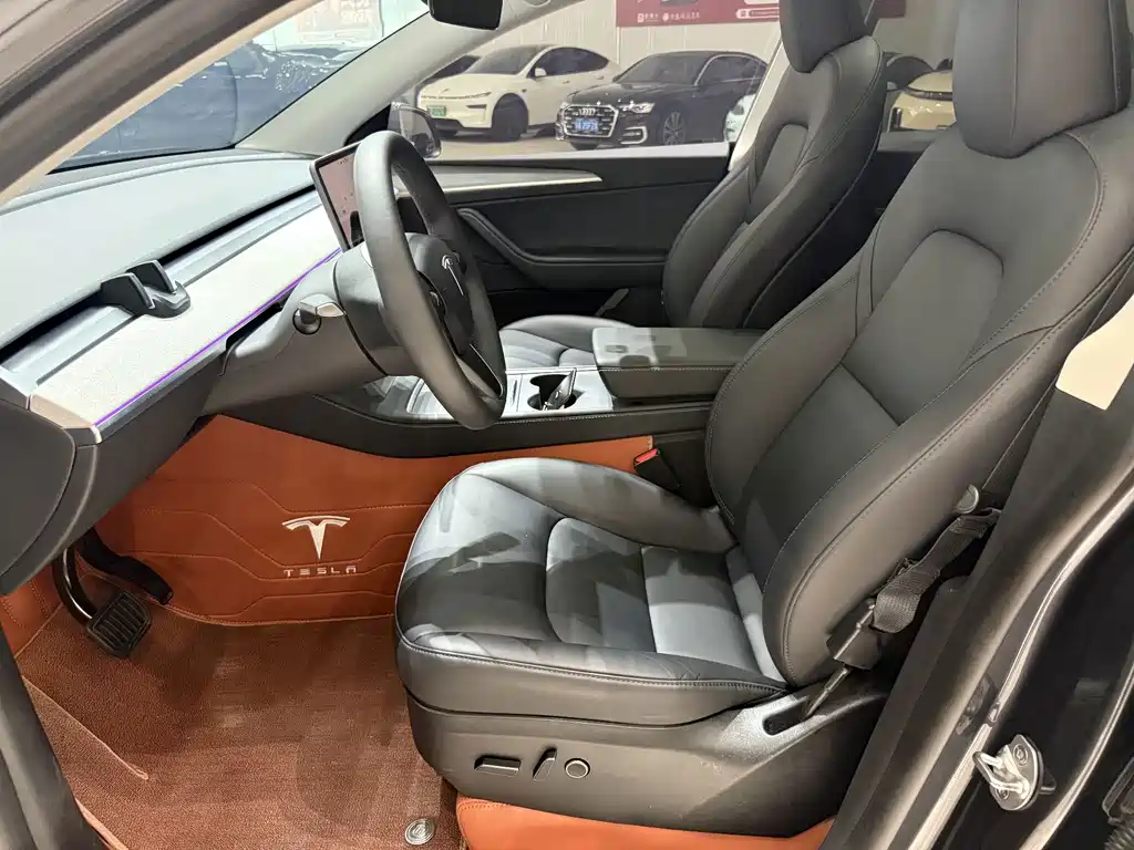 Tesla Model Y — фото 5