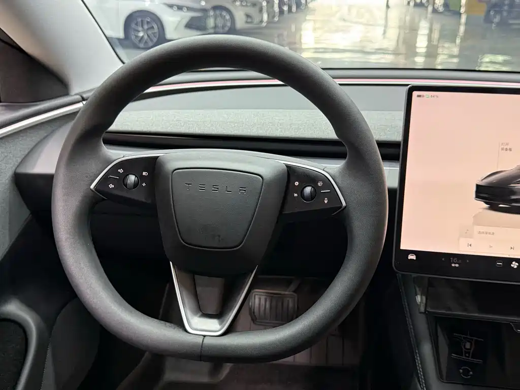 Tesla Model 3 — фото 15