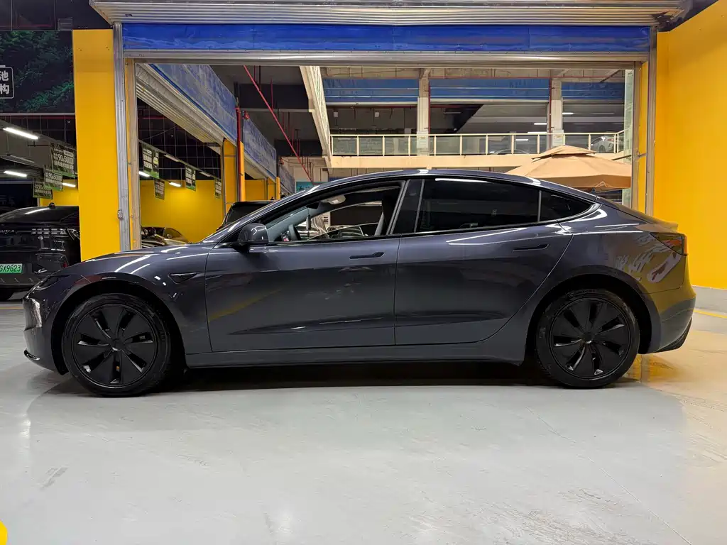 Tesla Model 3 — фото 8