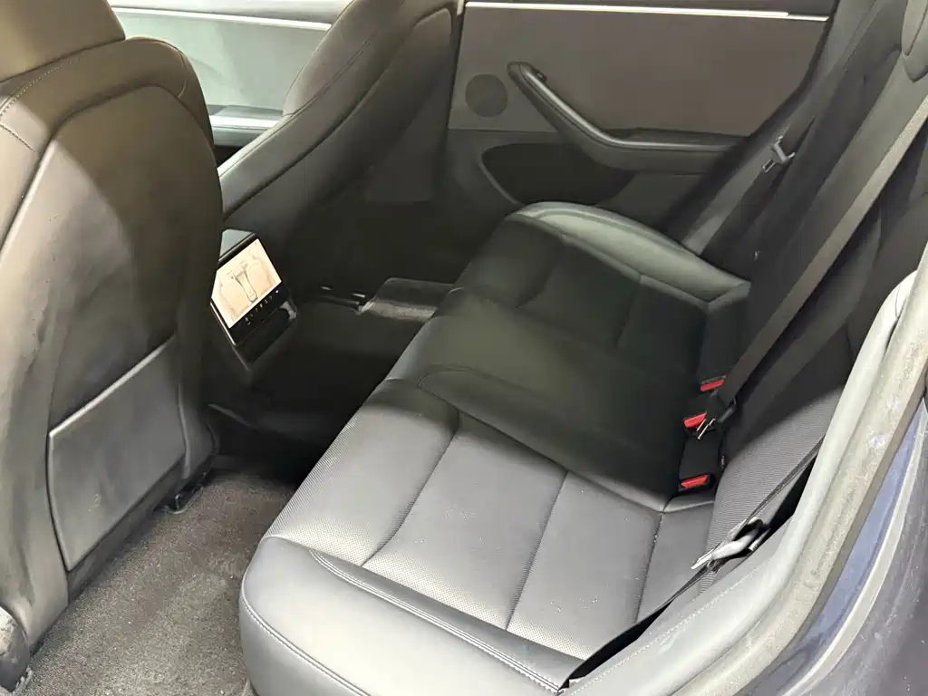 Tesla Model 3 — фото 10
