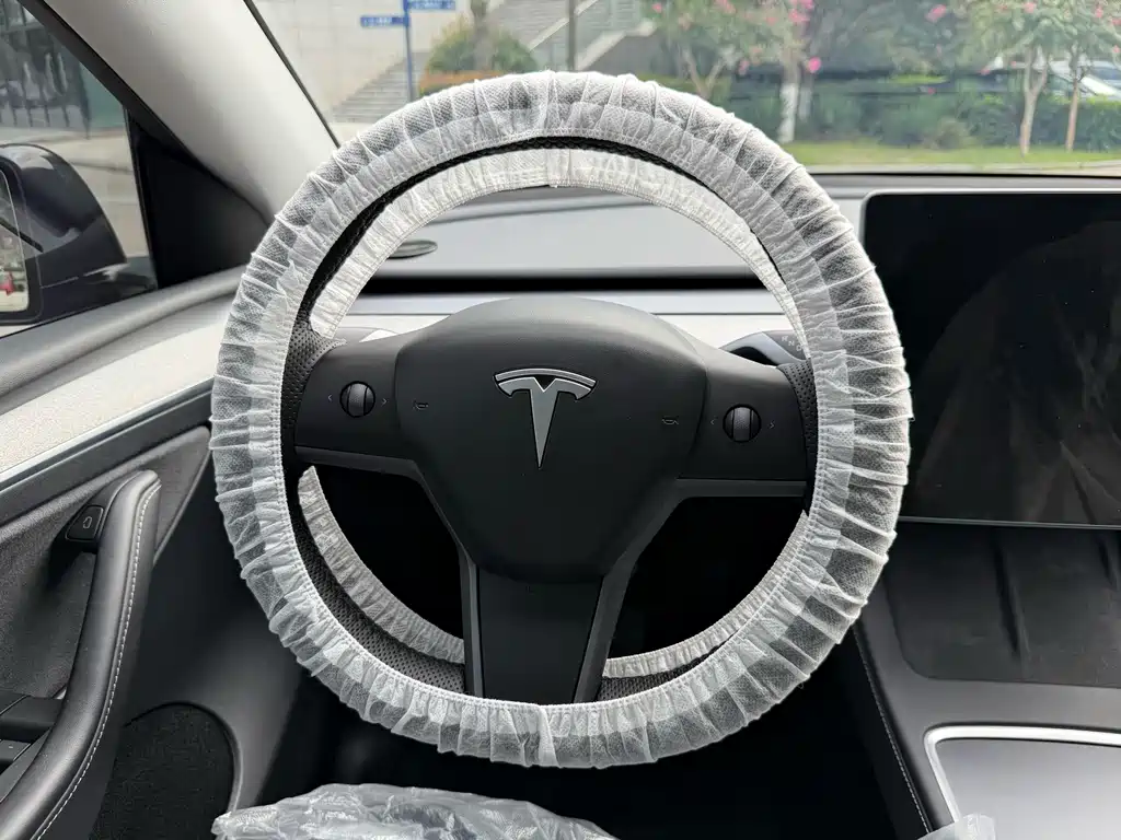 Tesla Model Y — фото 17