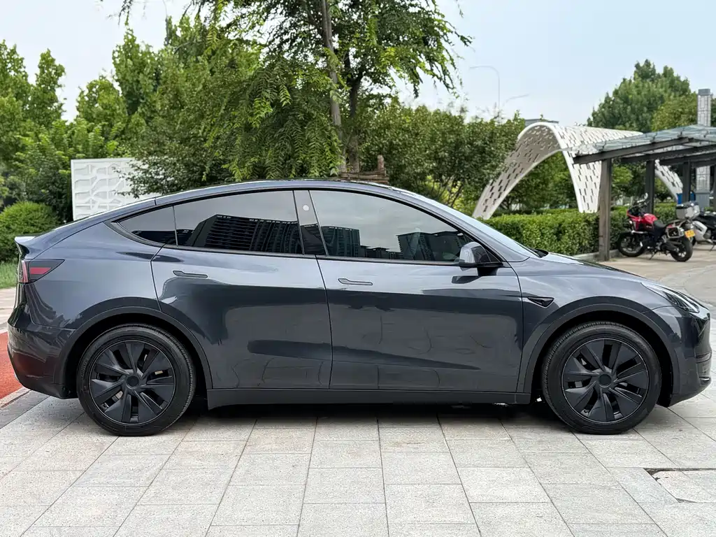 Tesla Model Y — фото 4