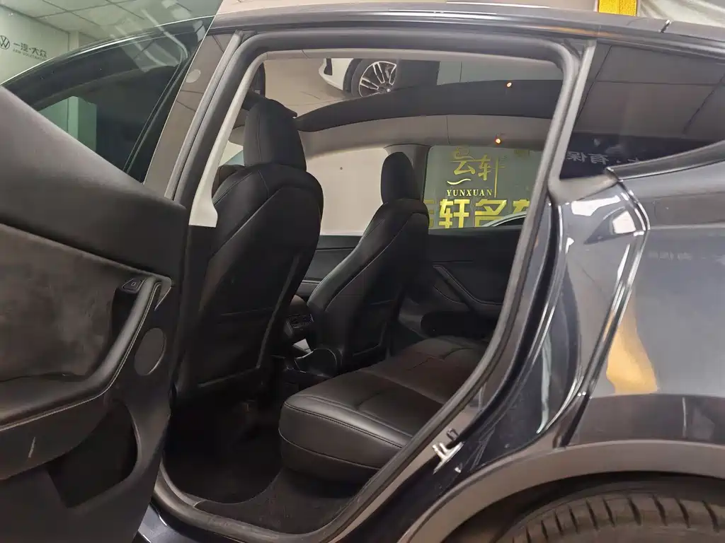 Tesla Model Y — фото 4