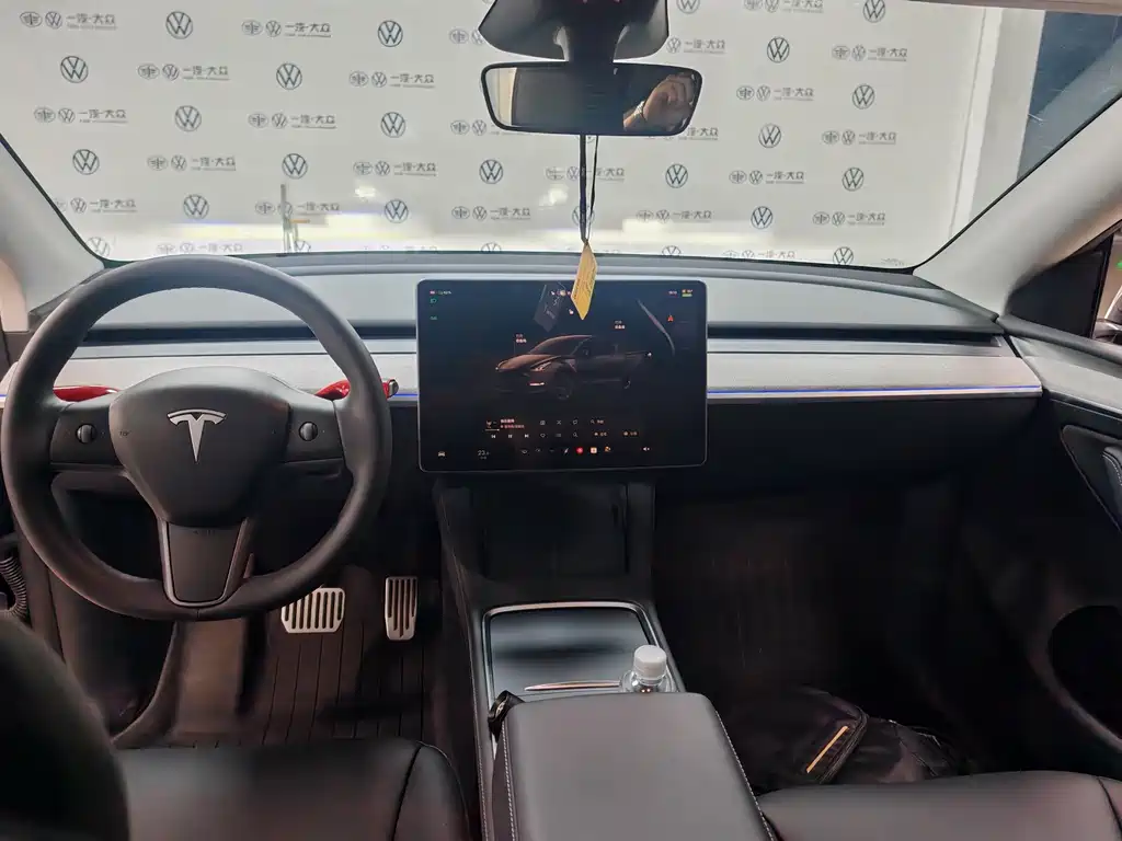Tesla Model Y — фото 6