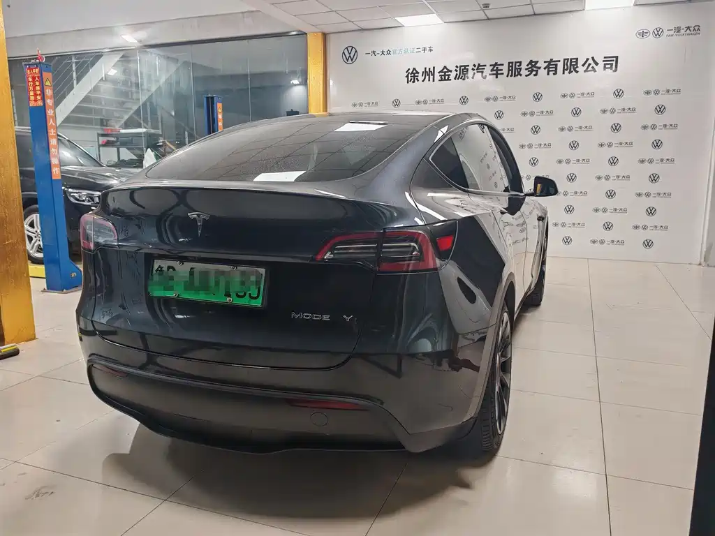 Tesla Model Y — фото 10