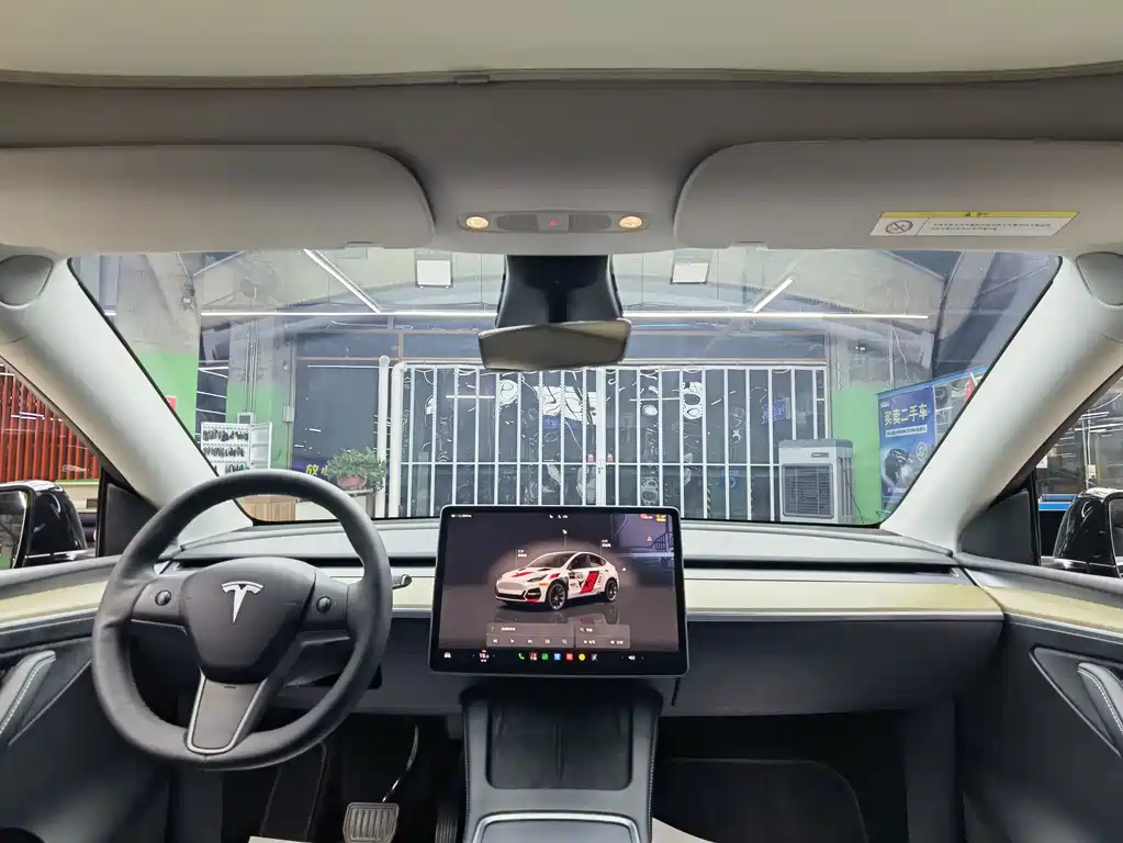 Tesla Model Y — фото 7
