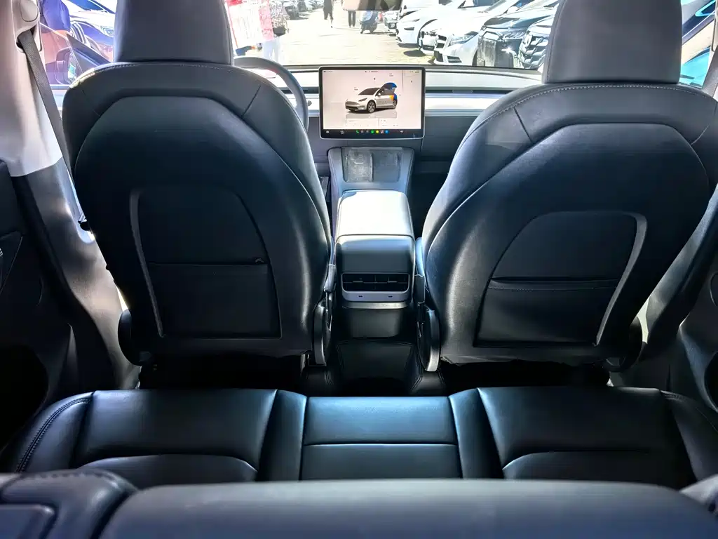 Tesla Model Y — фото 4