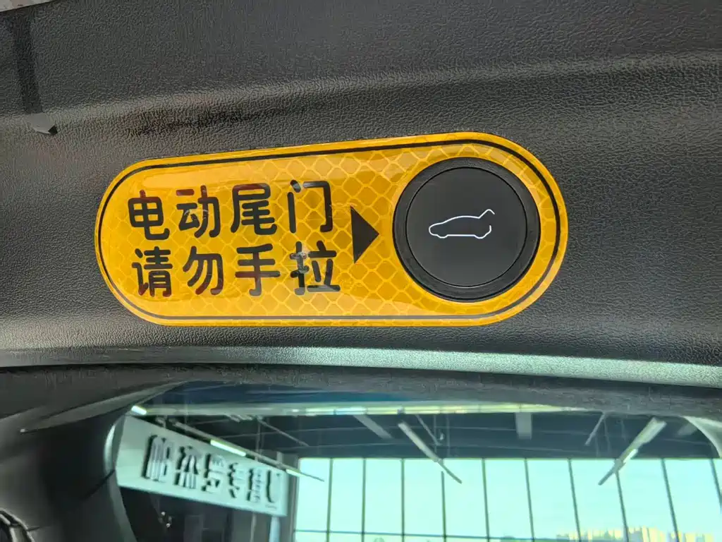 Tesla Model Y — фото 14