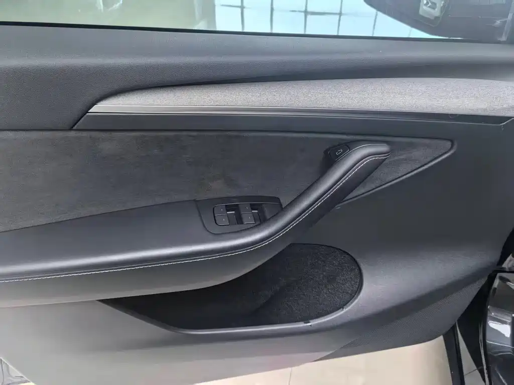 Tesla Model Y — фото 18