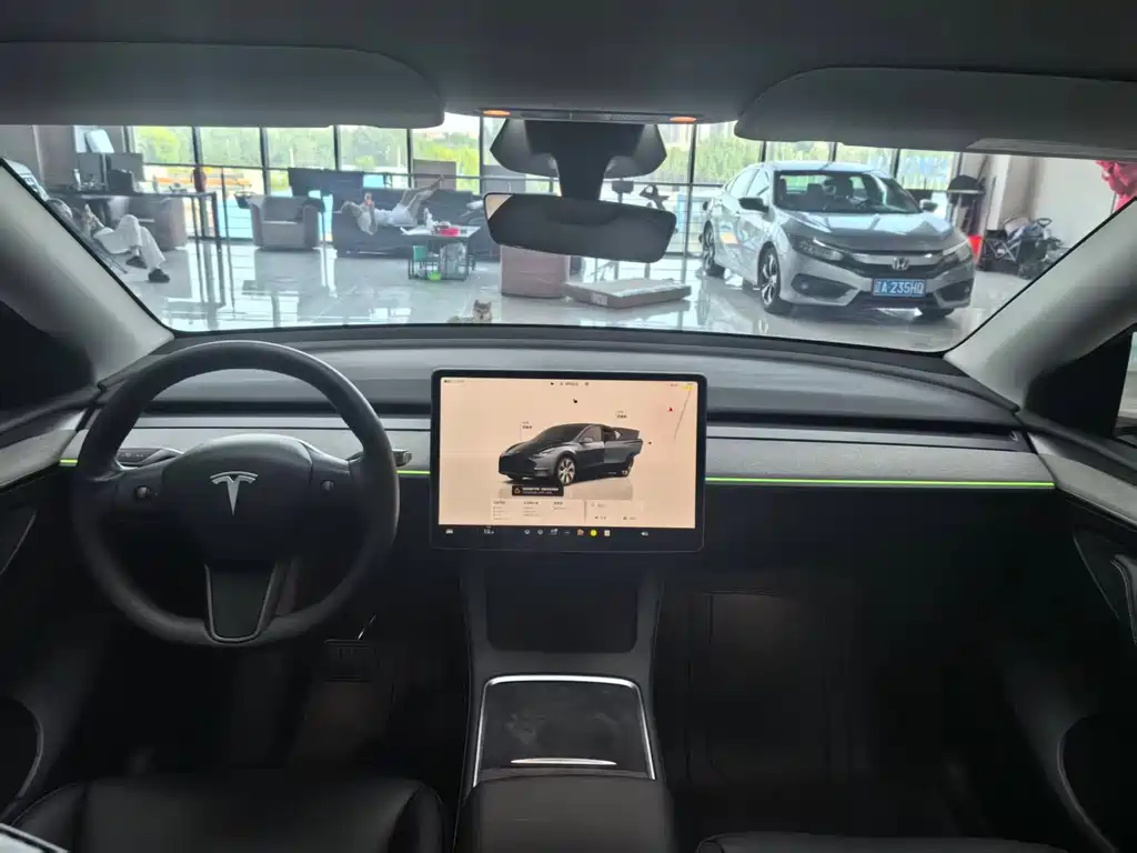 Tesla Model Y — фото 20