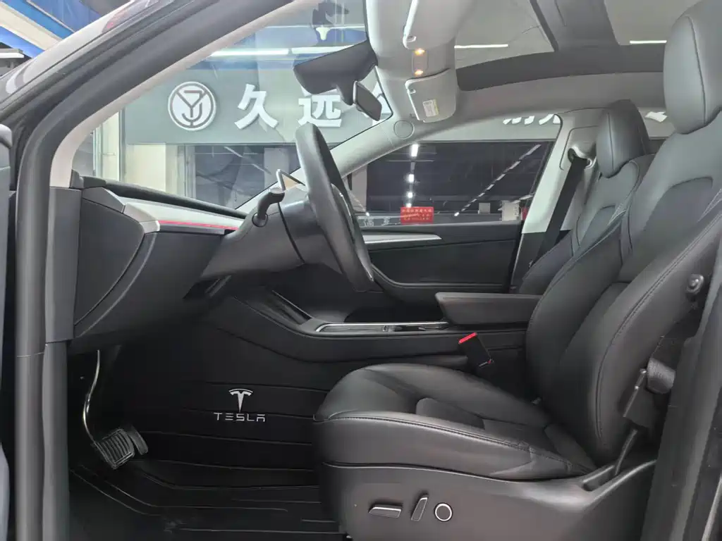 Tesla Model Y — фото 8