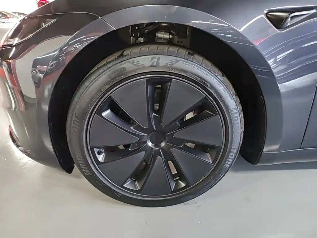 Tesla Model 3 — фото 23