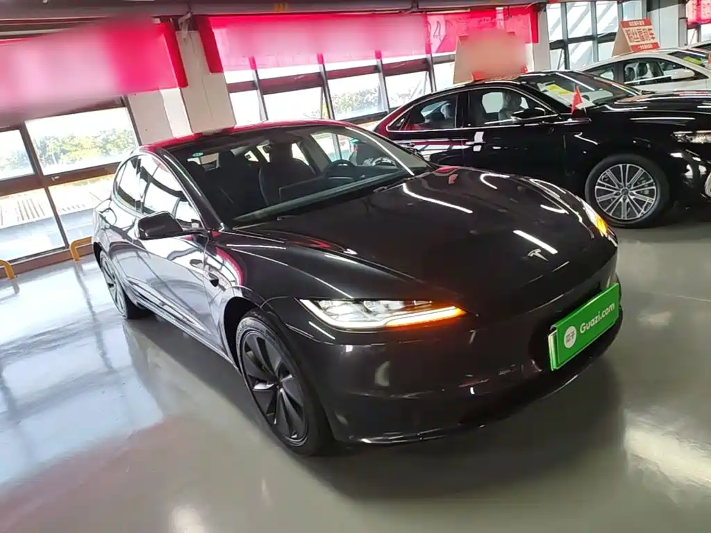 Tesla Model 3 — фото 4