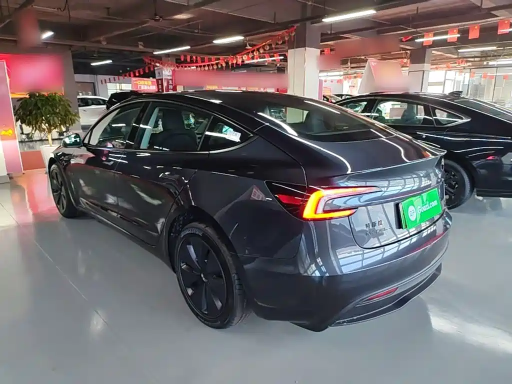 Tesla Model 3 — фото 5