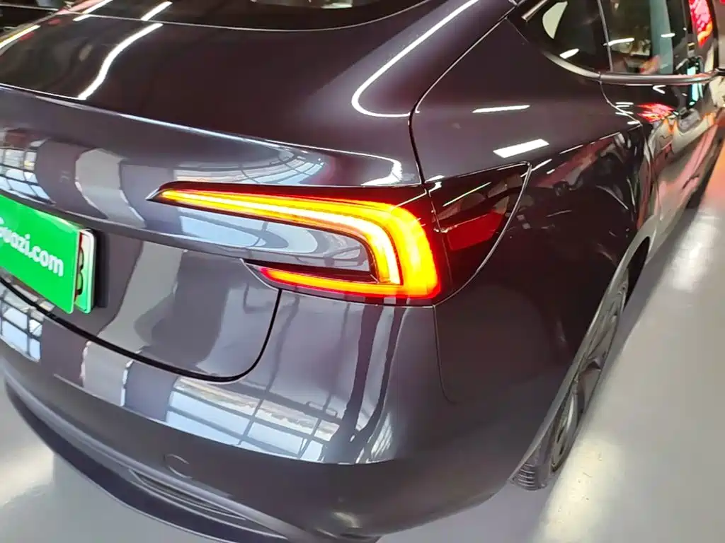 Tesla Model 3 — фото 8
