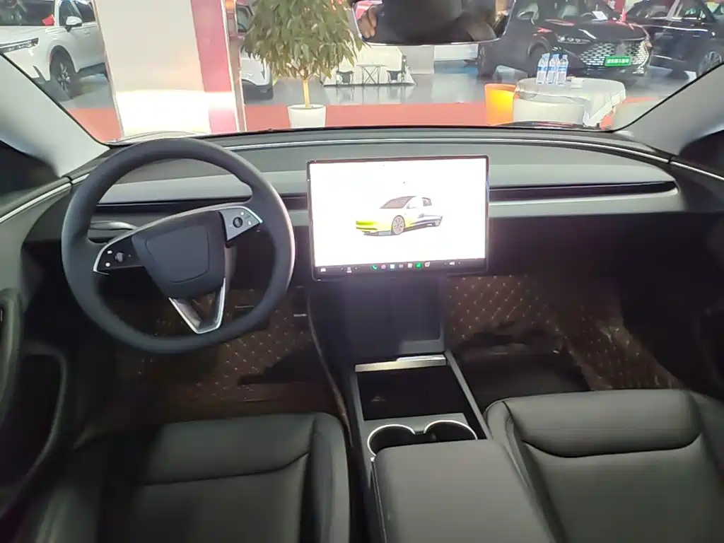 Tesla Model 3 — фото 10