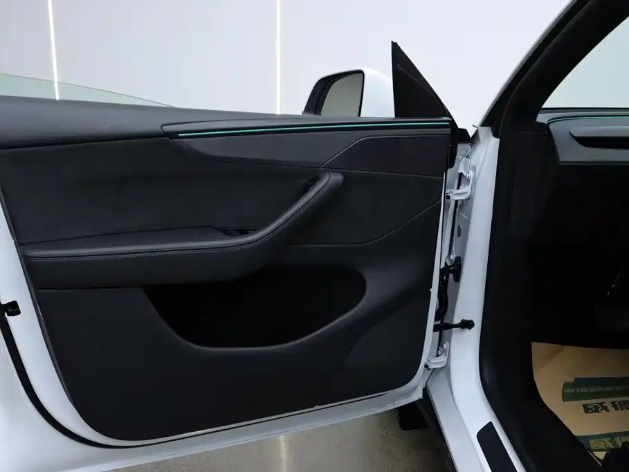 Tesla Model Y L — фото 7
