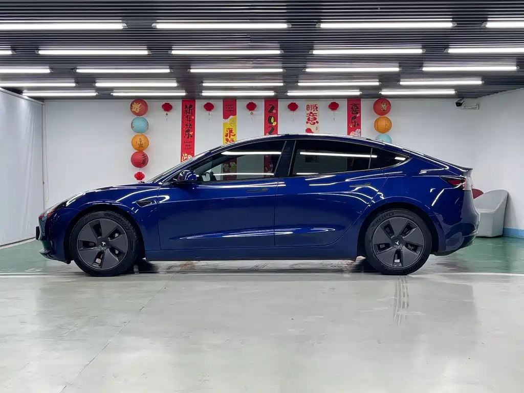 Tesla Model 3 — фото 4