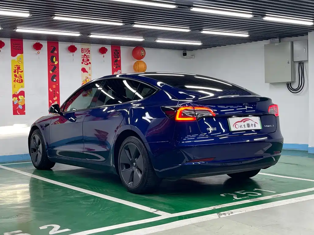 Tesla Model 3 — фото 7