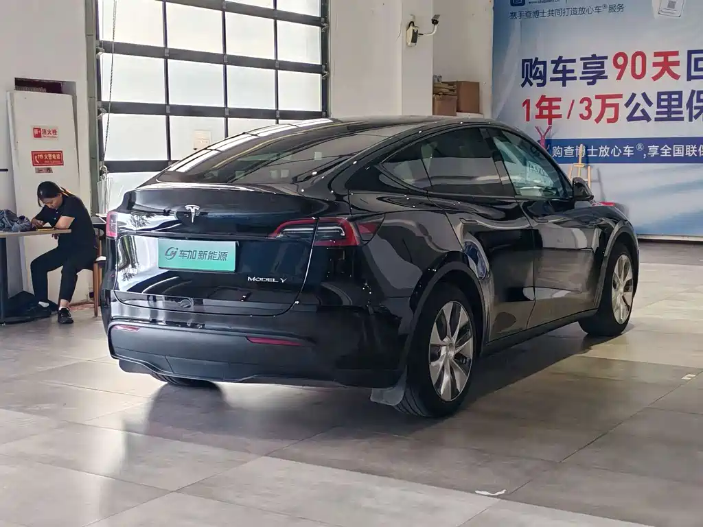 Tesla Model Y — фото 9