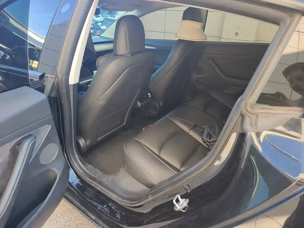 Tesla Model 3 — фото 17