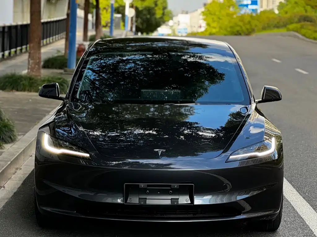 Tesla Model 3 — фото 2