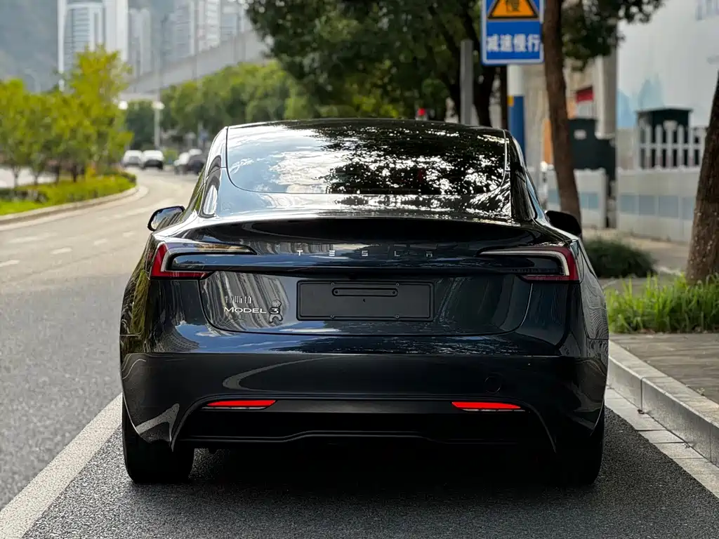 Tesla Model 3 — фото 3