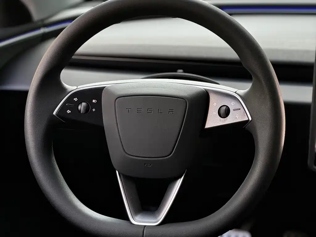 Tesla Model 3 — фото 6