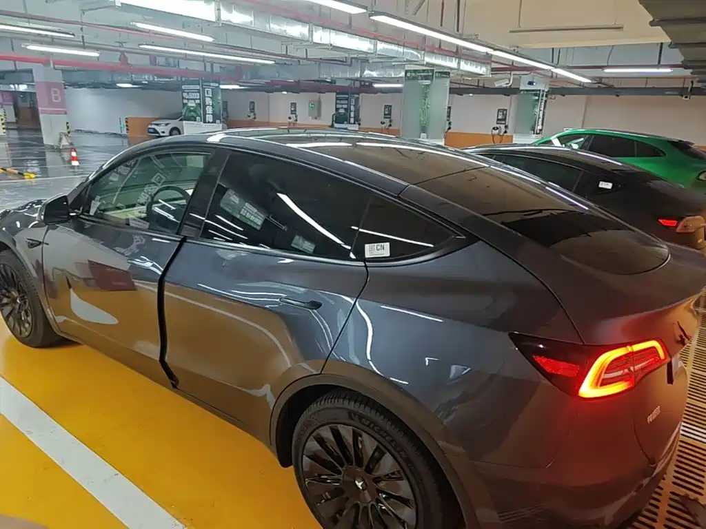 Tesla Model Y — фото 5