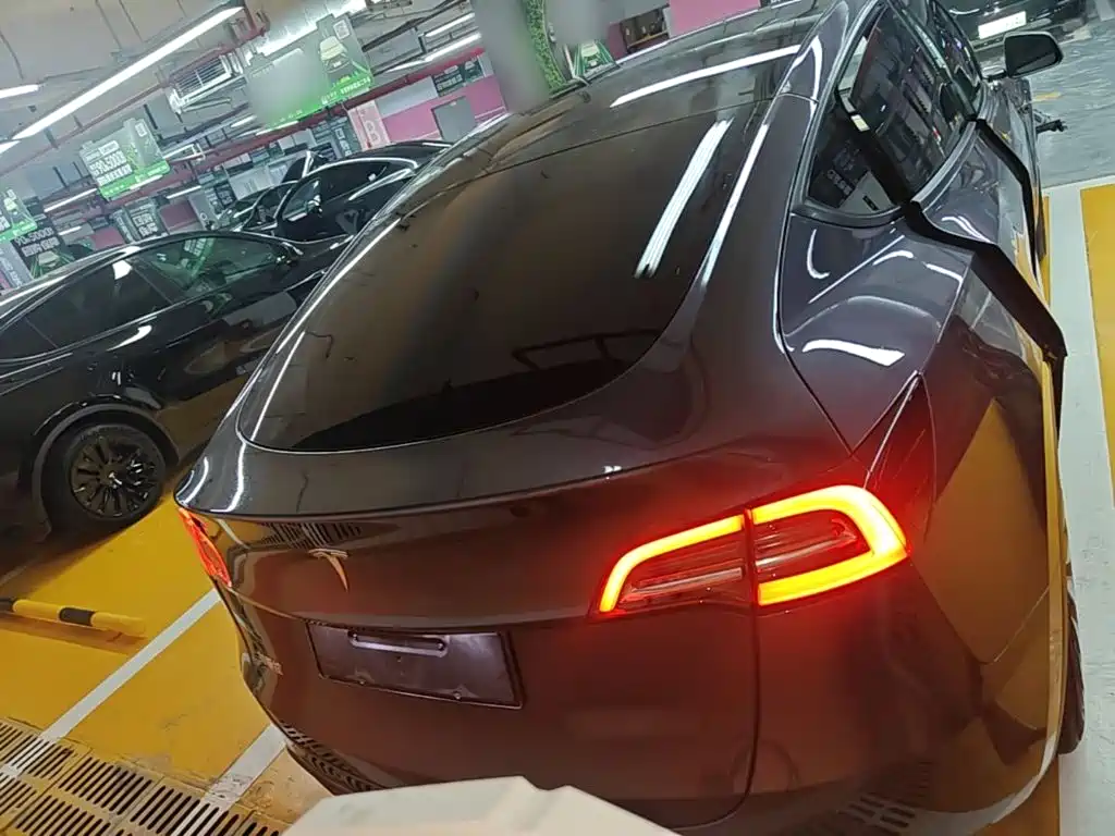 Tesla Model Y — фото 6