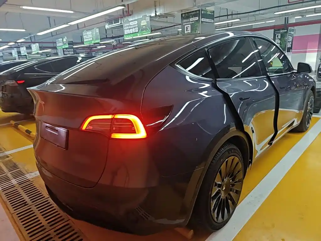 Tesla Model Y — фото 7