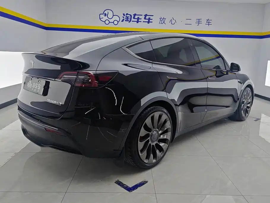 Tesla Model Y — фото 3