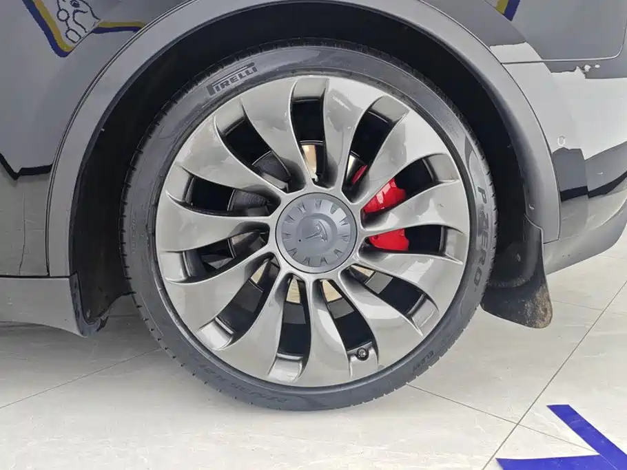 Tesla Model Y — фото 6