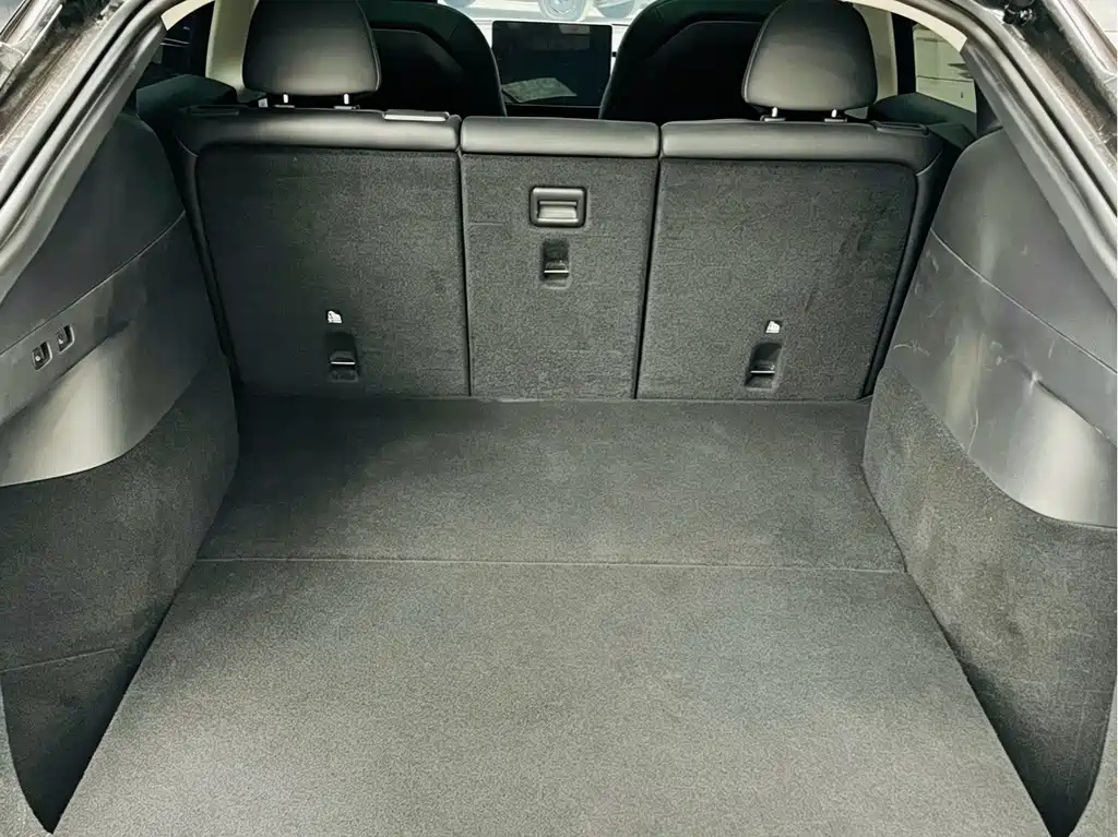 Tesla Model Y — фото 17