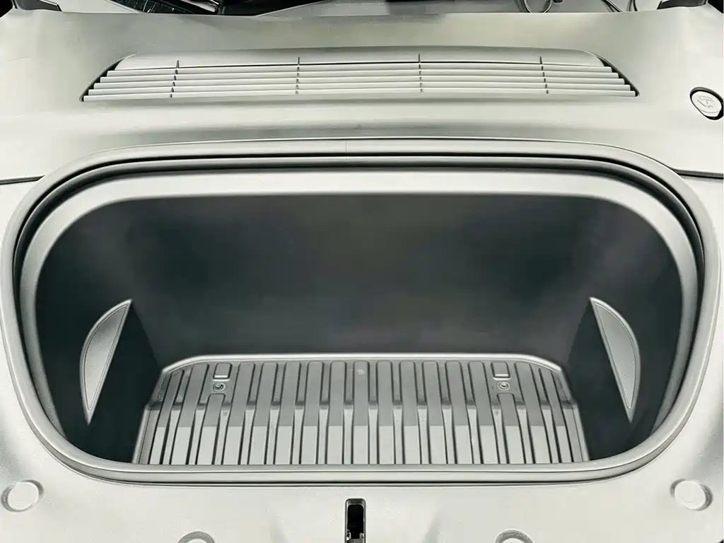 Tesla Model Y — фото 18