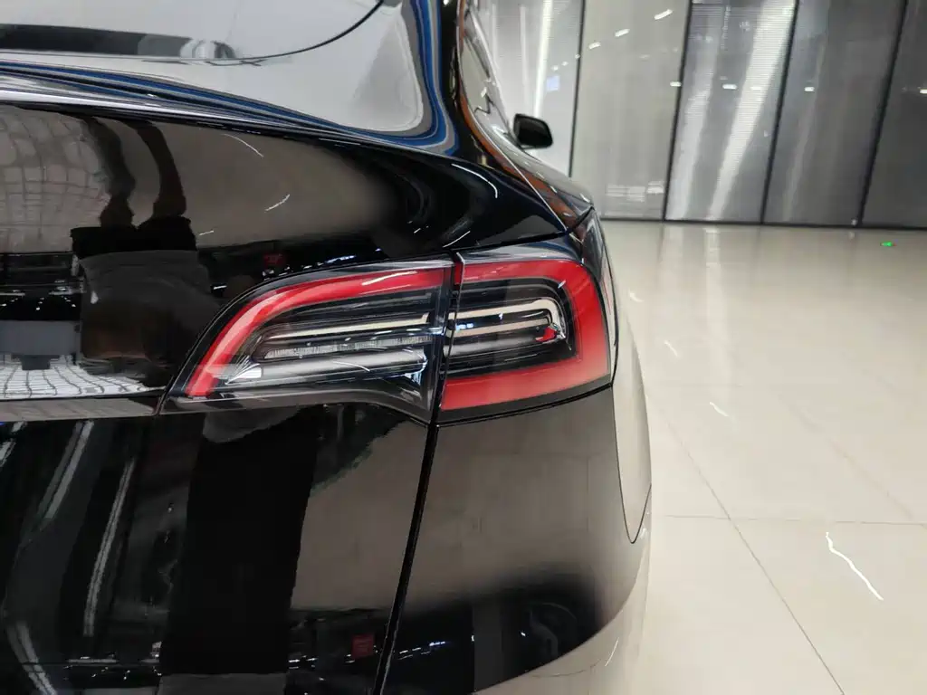 Tesla Model Y — фото 20
