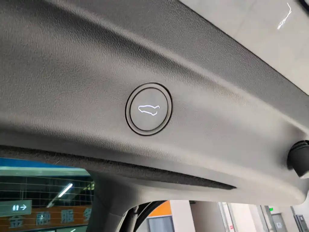 Tesla Model Y — фото 21