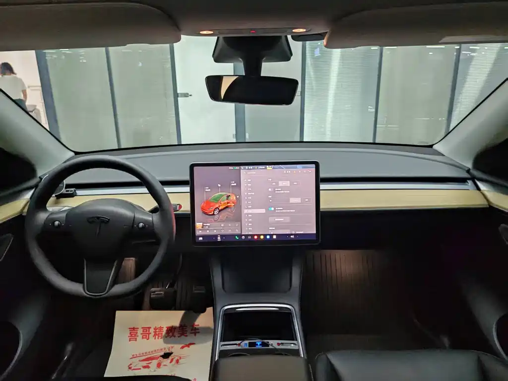 Tesla Model Y — фото 9