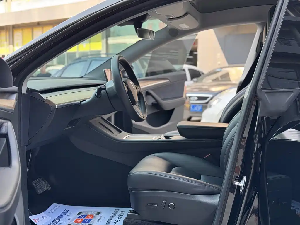 Tesla Model Y — фото 4