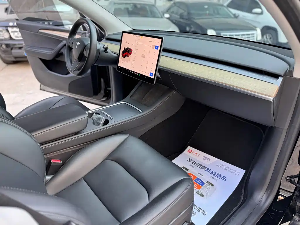 Tesla Model Y — фото 7